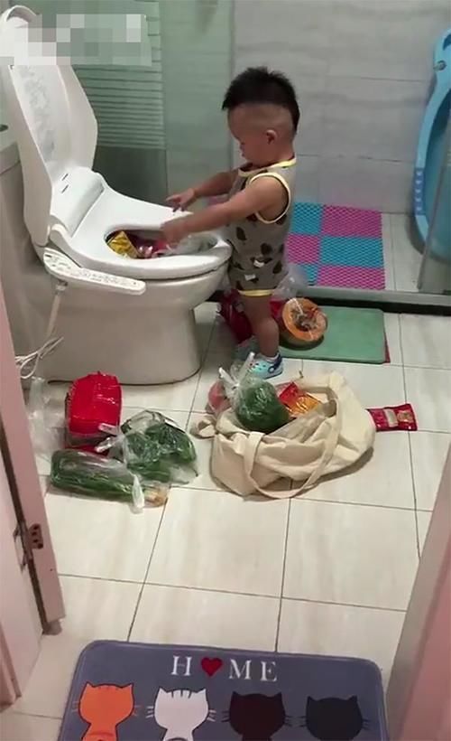 好气|孩子主动帮洗菜,宝妈看到之后哭笑不得,网友:这样的比较香