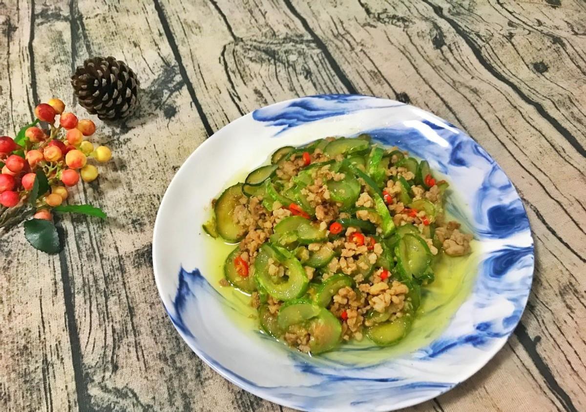 小米辣|黄瓜别再凉拌了,学会了这道黄瓜炒肉馅,简单味道好