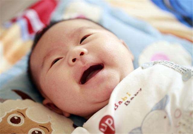 宝妈|爸爸跟风给女儿取名“子怡”,娃上学后被嘲笑,宝妈:倒过来念念