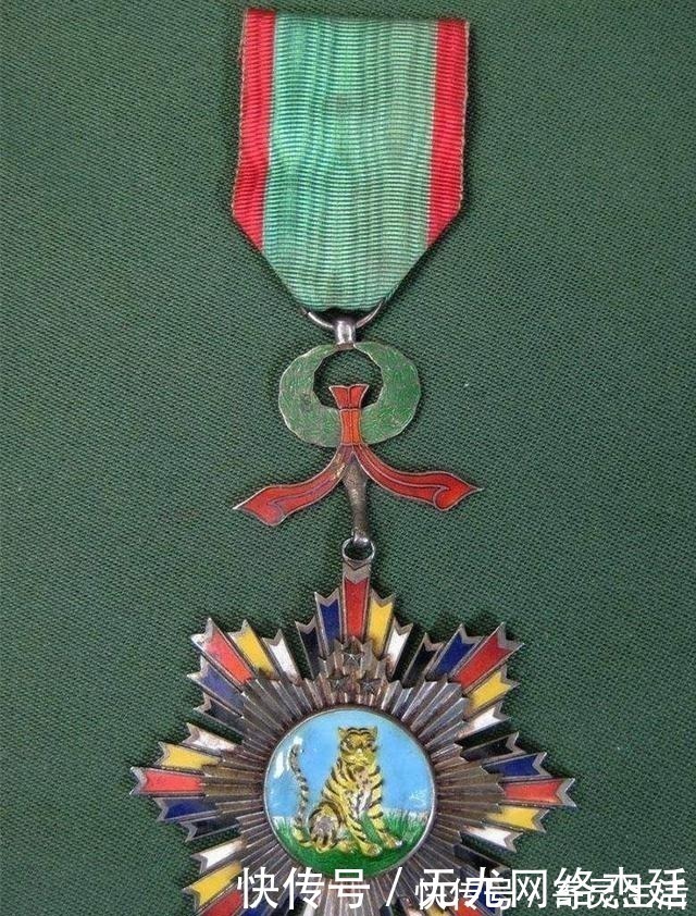 中国医学史#民国神医陈登铠,去世后被百姓尊为“医神”,至今依旧香火不断