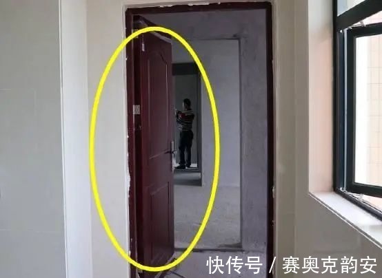 入户门|开发商装的入户门该不该换,看看建材老板怎么说?