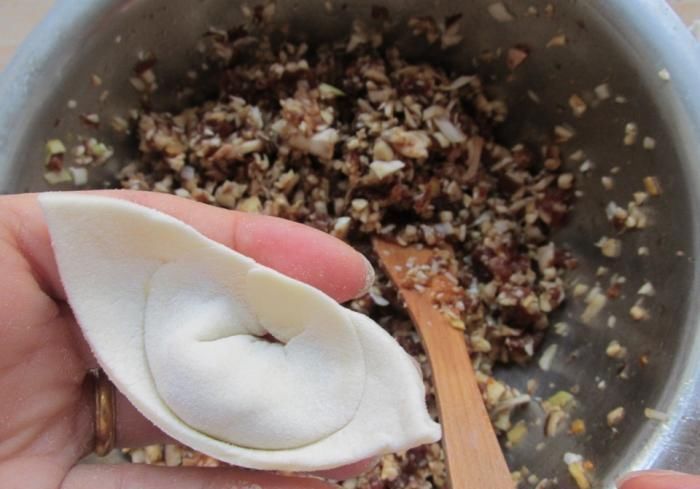 吃馄饨，馄饨汤这样调，简单又鲜美，早餐来1碗，吃得饱营养好