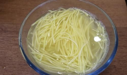 土豆和它一起炒，效果堪比泻药，排除体内宿便，口臭也缓解了