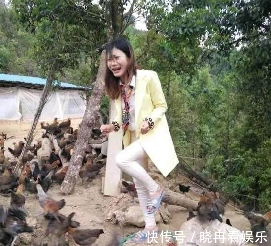 |搞笑图片幽默段子笑话:哈哈哈,妹子胆子真小,怕鸡啊