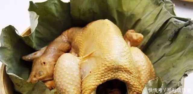 蒸鸡|荷叶蒸鸡,鸡肉软糯入味,荷香扑鼻,直接用手撕着吃真的大快朵颐