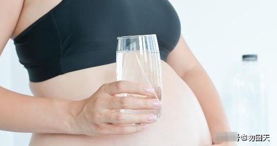 怀孕期间|孕妈尽量少吃这几类食物，不但有助于补钙，或许胎宝也开心！
