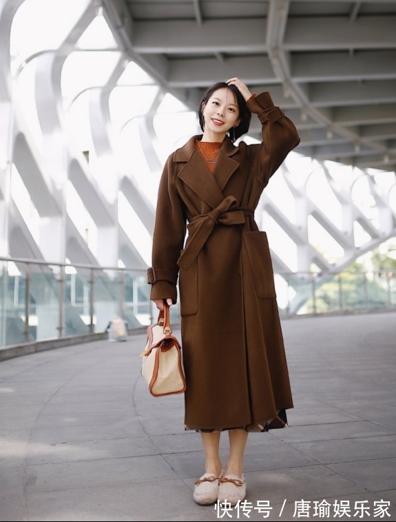 身形 女人过了40岁，衣服颜色记住这3选3不选，巧妙提升气质