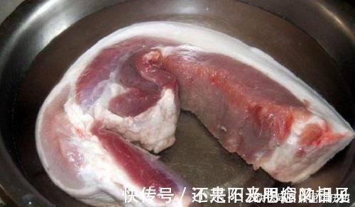 做红烧肉，有人用冰糖有人用白糖，大错特错，大厨教你正确做法！