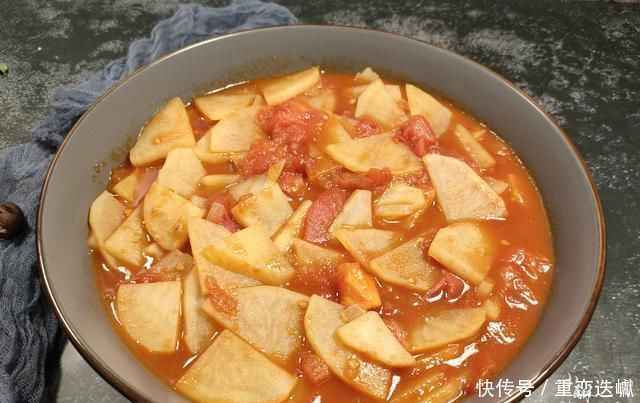 汤汁|土豆和西红柿一起炒，原来这么好吃，米饭煮少了不够吃，太下饭了