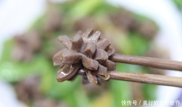 鸡身上“最营养”的地方,肉贩子自己留着吃,一只鸡就一个!