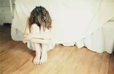 青春期|12岁女孩夹腿被训斥'不要脸',医院检查后,宝妈连说抱歉