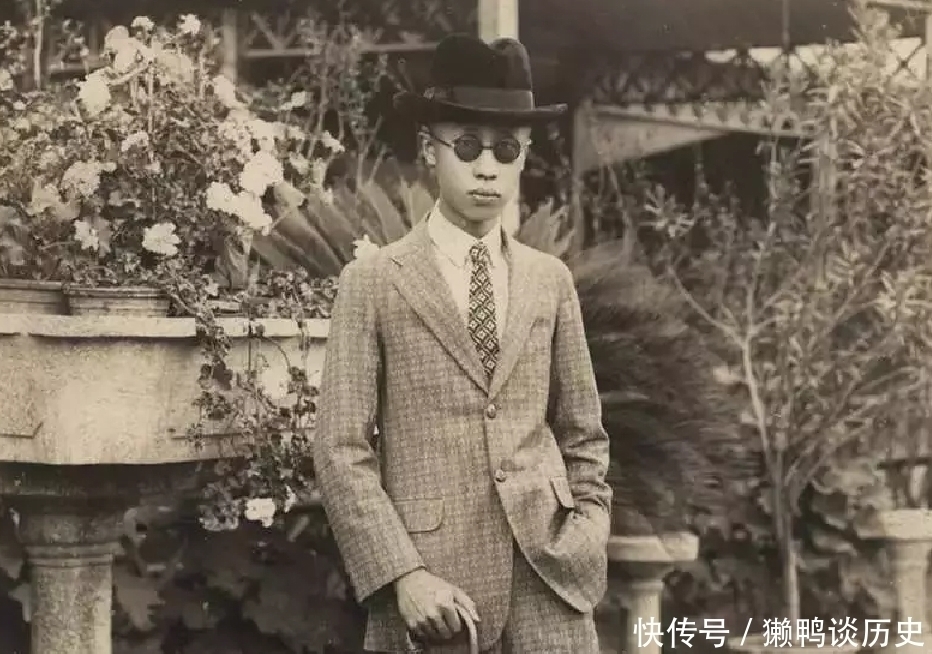 法庭|晚清最后一位皇帝溥仪老照片在法庭上被训话,带妻子游故宫