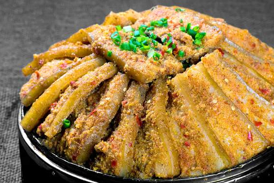 粉蒸肉不要直接上锅蒸，学会关键一步，香嫩又入味，夏天吃也不腻