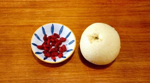 1个梨，一点冰糖，记住这个配方，你也能吃到素燕窝