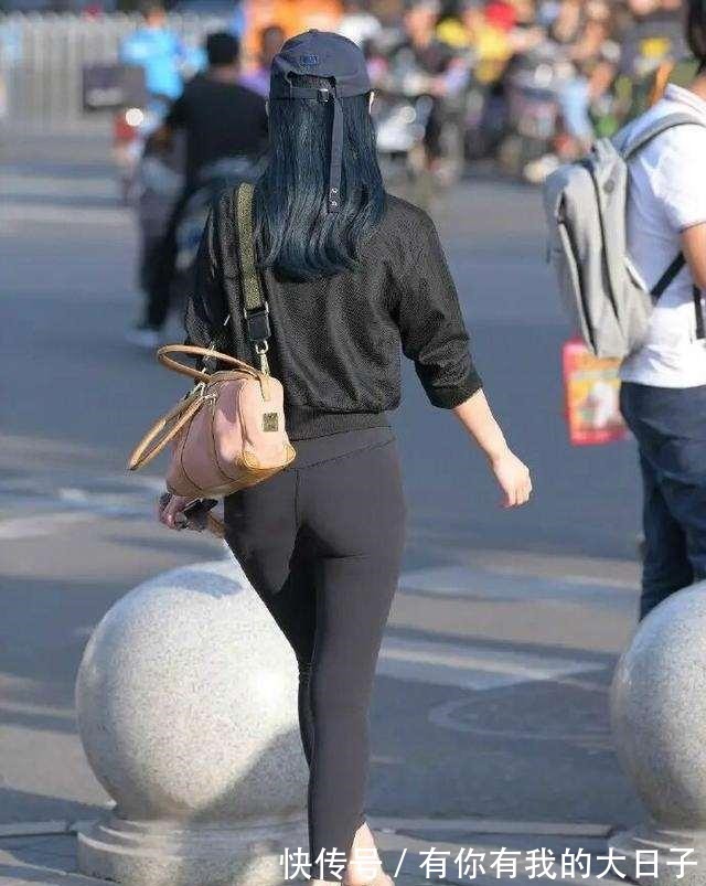 高跟鞋 丰润紧致的打底裤美女，利落又不乏活力感，衬托精致！