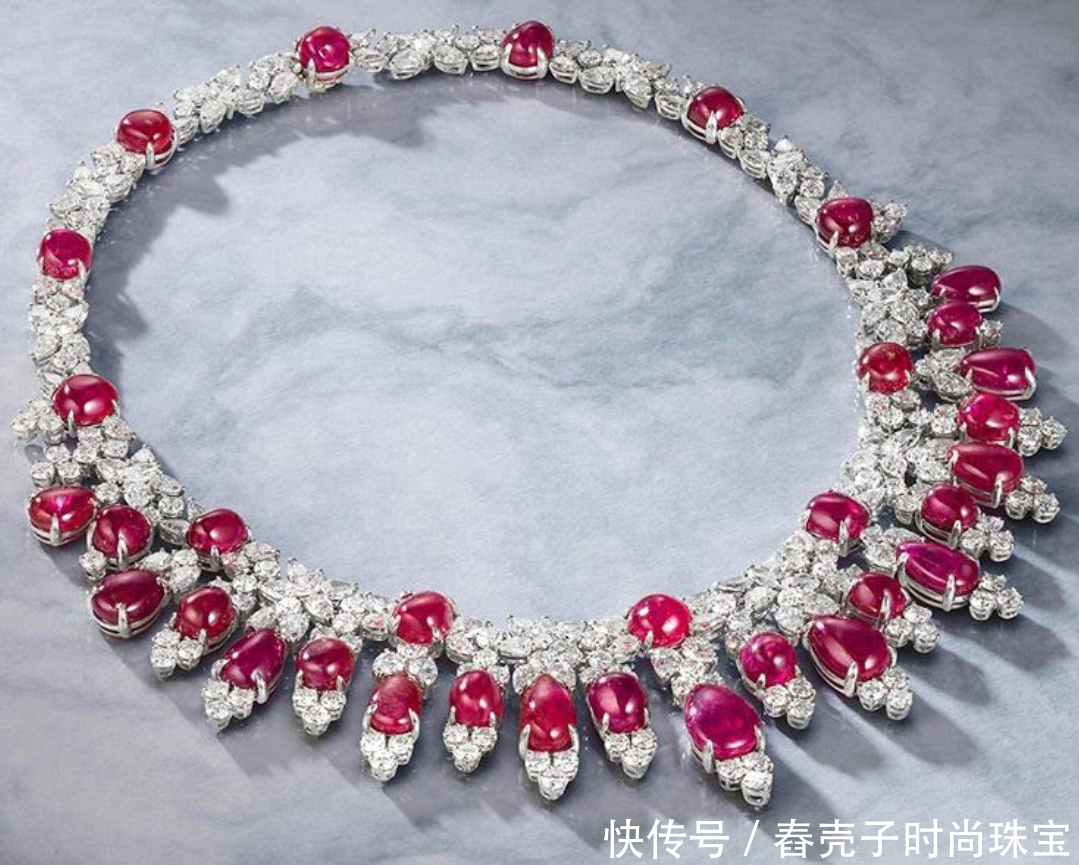 戒指|老太太花8美元在地摊买的胸针,居然拍出26000美元