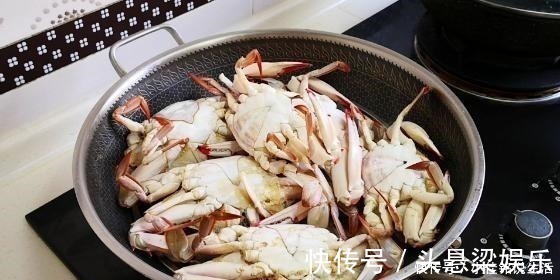 蒸螃蟹有讲究,冷水热水差别大,很多人不懂,怪不得蟹黄不肥