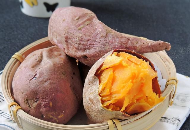 流糖汁|电饭锅版烤红薯，不加一滴水，红薯软糯流糖汁，比买的好吃多了