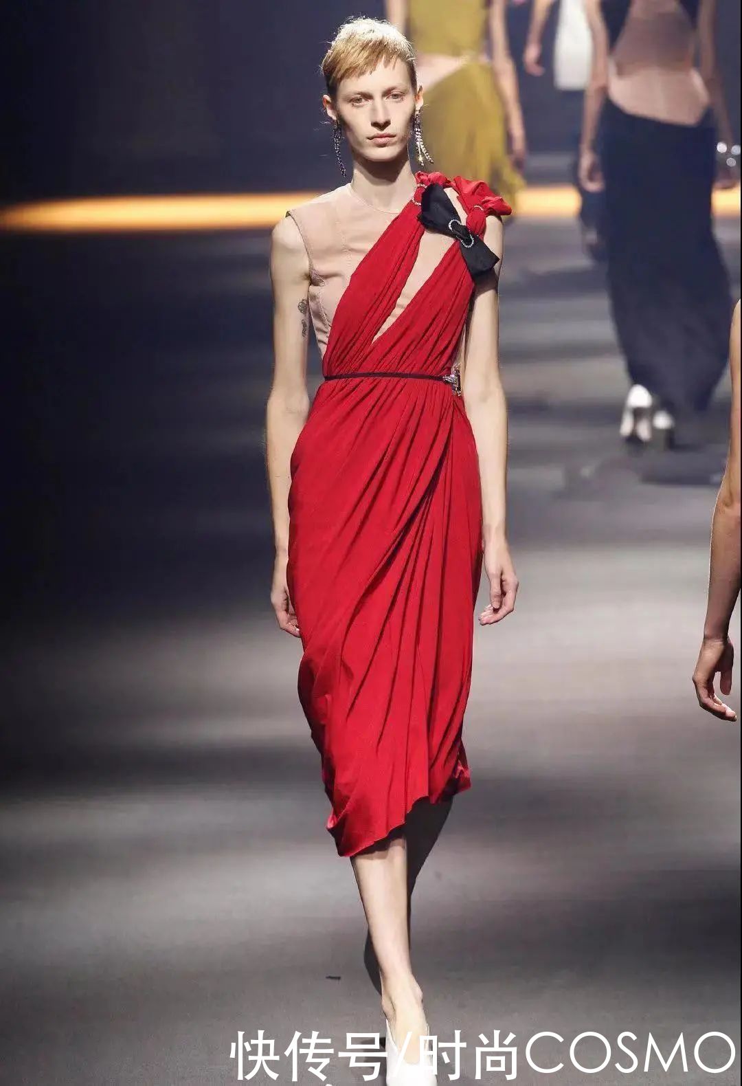 时髦办 |Alber Elbaz走了，他曾说“不尊重女性，作品就会失去灵魂”\＂,\＂i10\＂:\＂时髦办