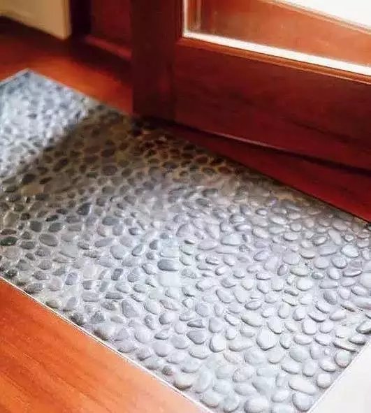 短毛|地垫到底该放在门外还是门内?竟然这么多人都做错了……