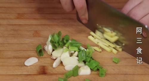 红椒|茄子加土豆一起做，实在太好吃了，出锅比肉还香，天天吃都不腻