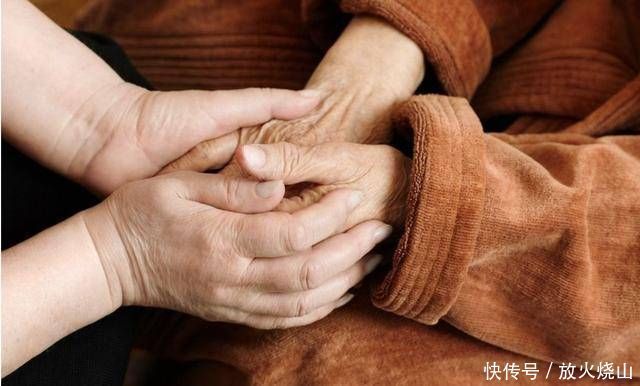 王姨|不帮子女带娃的老人,现在都过得咋样?3种结局,残酷又现实