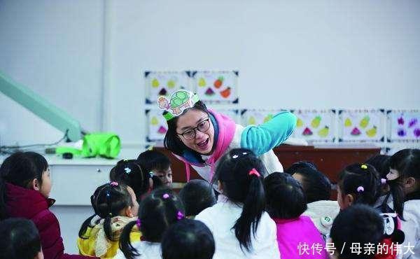 “幼儿园要我带1万粒米”，宝爸陪娃数到半夜，质问老师反遭打脸