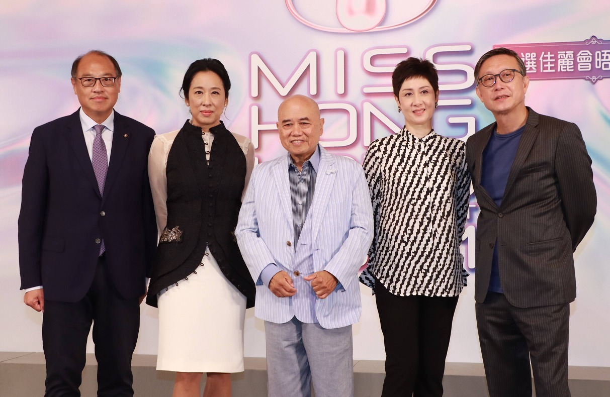 外套|朱玲玲到底是“阔太太”,白色连衣裙配黑外套简约高级,清爽利落