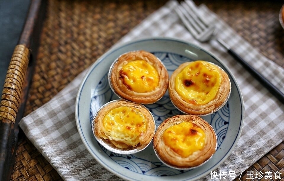 2个鸡蛋加点牛奶,教你自制懒人蛋挞,外酥内嫩,味道秒杀kfc