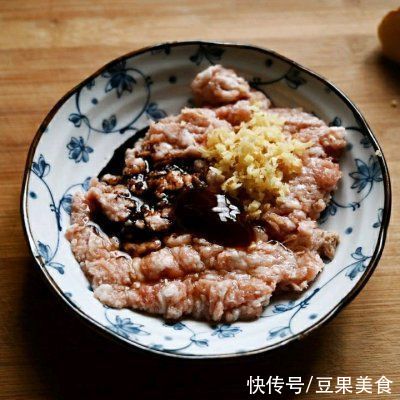 带鱼|在家不知道吃什么，吃超好吃的肉沫蒸带鱼就对了