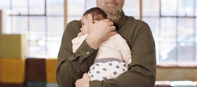 为人父母|新生儿到底该怎么照顾?是随意放养,还是如若珍宝的守护?