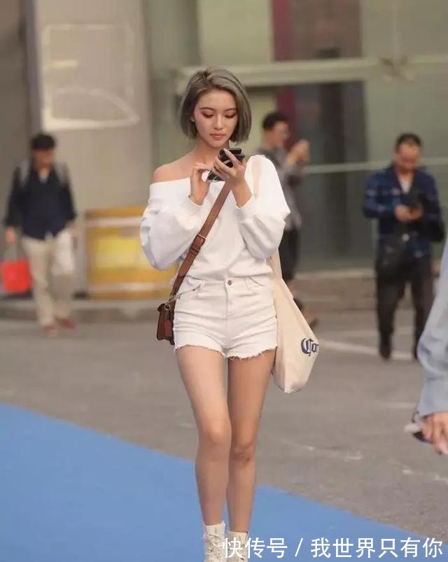 打底裤 吊带打底裤比较优雅,造型风格走在时尚前沿,也很优雅!