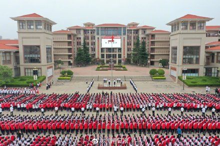 师生情|热血沸腾！师生“喊楼”为高三学子助威