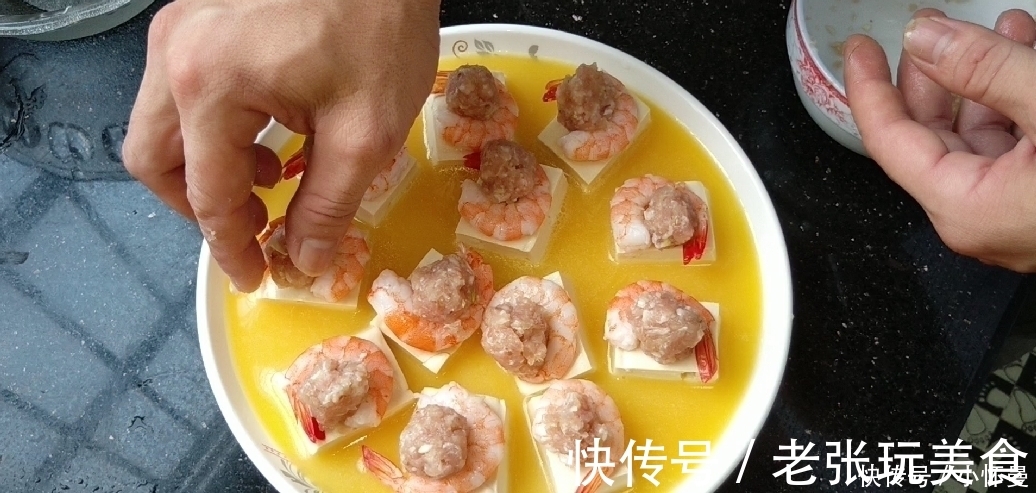 豆腐中打入2个鸡蛋，没想到这么好吃，鲜嫩味美，上桌汁都不剩