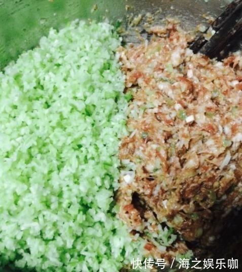 调萝卜馅,大厨教你一招,比肉包子还香,一口气吃5个不嫌多!