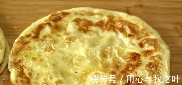 面粉|教你家常油饼简单做法，掌握窍门，咸香柔软又多层！