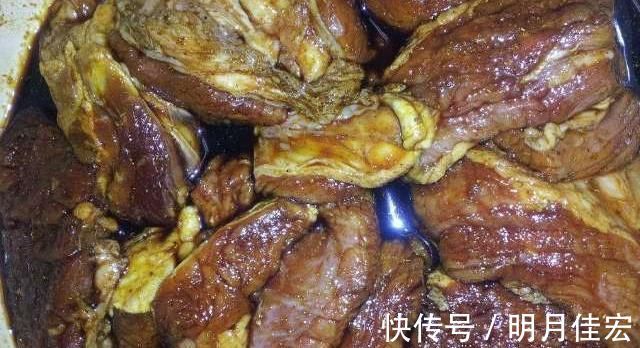 在卤牛肉时，多放这些东西，味道不输卤肉店！今天把秘方全部分享