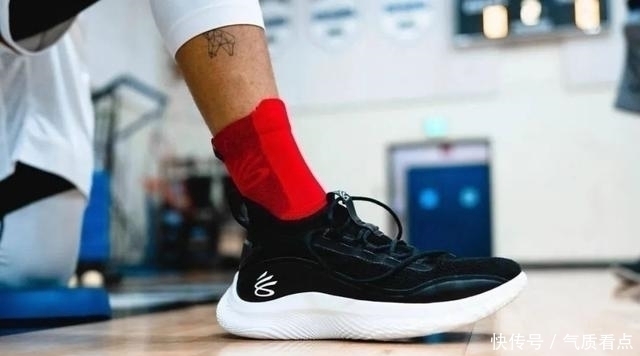curry8 库里8与跑鞋共底的设计,究竟是创新还是失误?