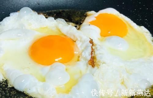 荷包蛋|煎荷包蛋时,用热油还是凉油?很多人搞错了,难怪鸡蛋总粘锅