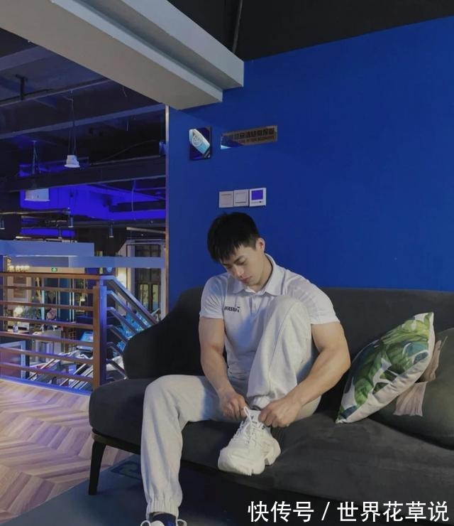 体育生|被这枚体育学院的肌肉型男圈粉了!