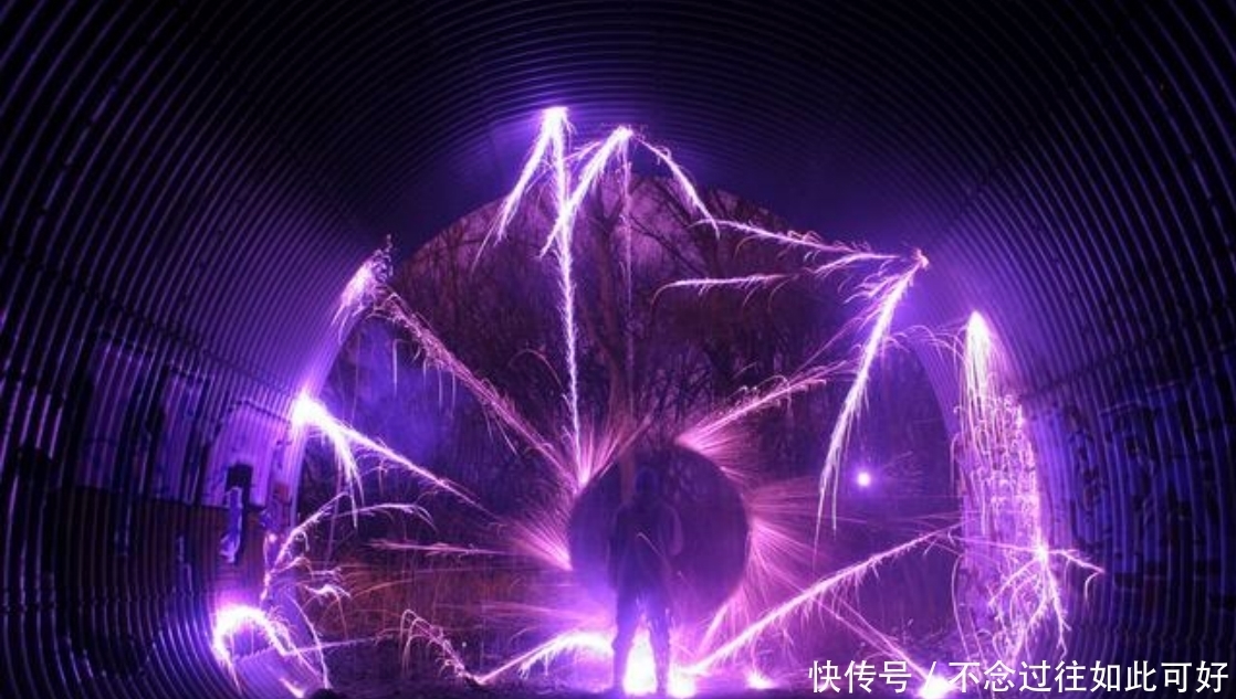 光线 光的速度那么快，为什么人体被光线击穿却毫无感觉？