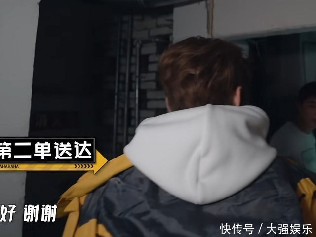 陈赫|鹿晗周震南送外卖频出错，被顾客打电话斥责，挂断电话后鹿晗表情藏不住