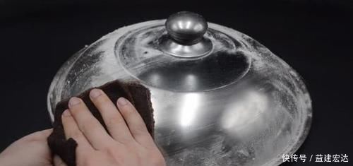 洁净|不管锅盖有多脏,不用任何洗涤剂,轻轻一擦洁净如新,方法太棒了