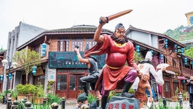 自尽|钟馗十年苦读,为何状元被免?撞柱自尽后为何斩妖除魔?(原创)