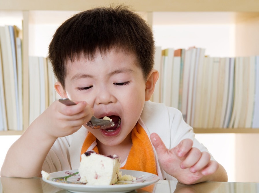 孩子|儿科医生真正补钙的不是牛奶，钙质是牛奶的10倍，孩子多吃长个