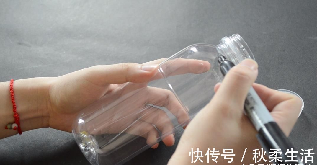 沥水架|塑料瓶我再也不扔了, 改造一下, 粘在厨房里有大用处, 省钱又实用
