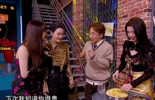 刘谦要付钱请虞书欣当观众，谁注意她的“回应”？网友：情商太高