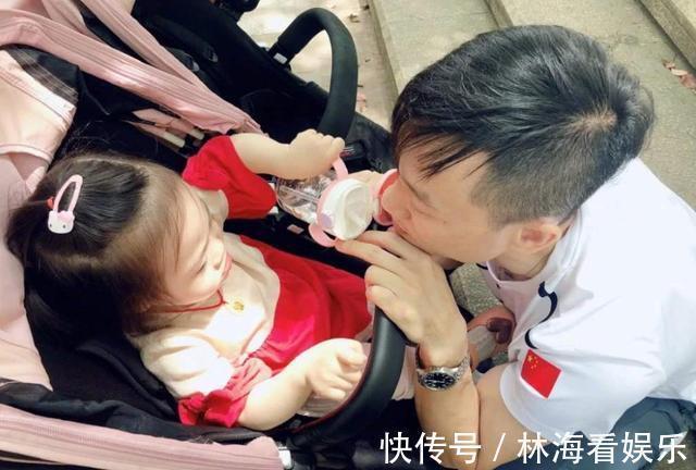 女儿|产妇半夜生二胎,产房外只有大女儿一人等候,孩子的话让护士落泪