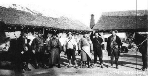 抗日|真实的东北抗日联军旧照，雪地里和日军作战，战士个个身形彪悍