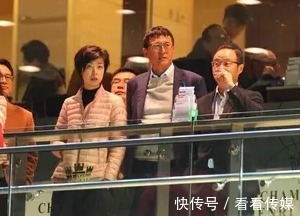 庆生|40岁张怡宁抱儿子庆生,60岁老公贴心准备蛋糕,漂亮女儿献花祝福